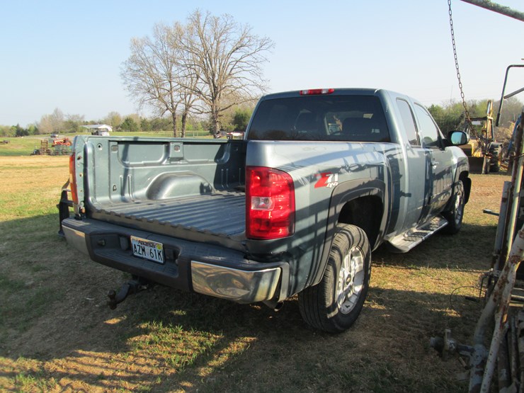 #37320-•-2011-chevrolet-silverado-4x4-pickup-1gcrkte32bz269380-image-3