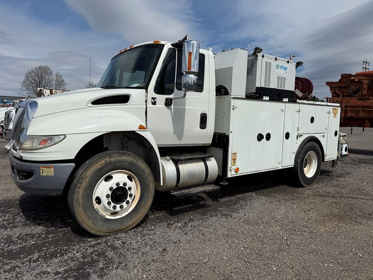 #157-•-2014-international-single-axle-service-truck-image-1