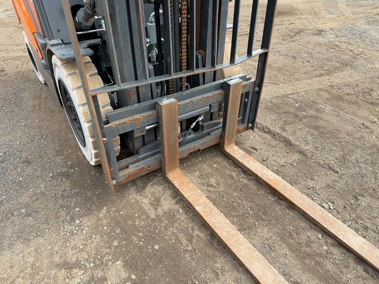 doosan-g25p-7-forklift-image-8