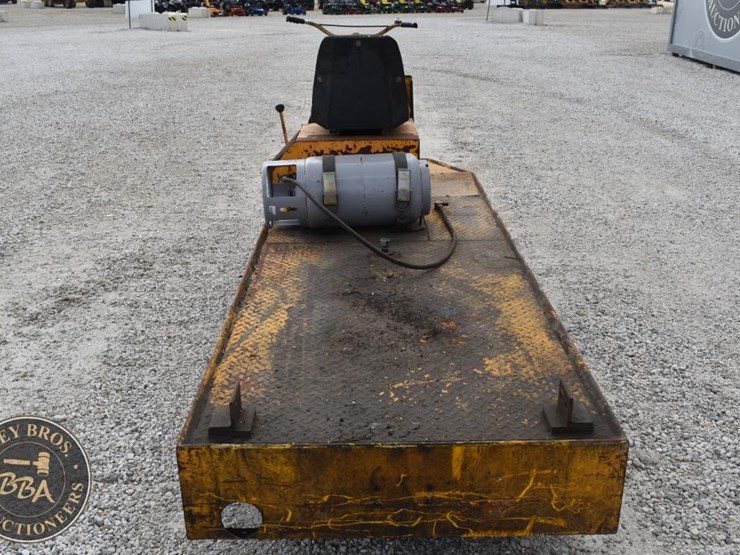 1996-united-tractor-2500bl-42652-image-9