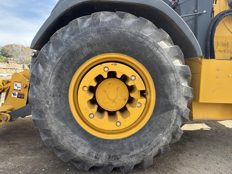 2019-deere-210lep-image-24