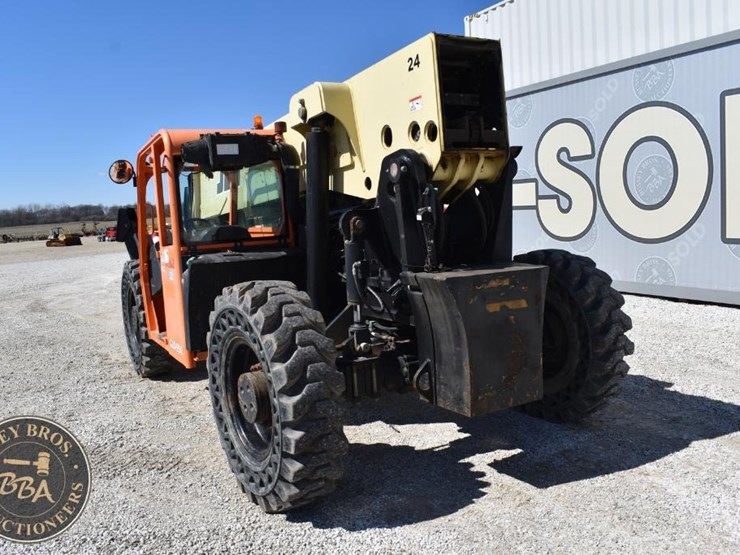 2015-jlg-g10-55a-image-13