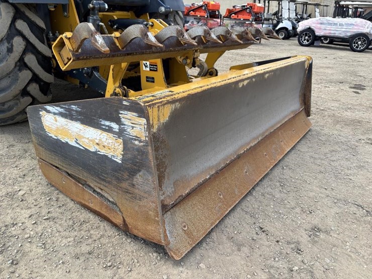 2018-deere-210lep-image-17