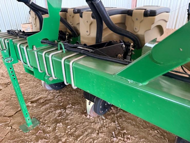 great-plains-yp825a-image-34