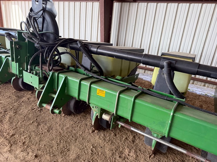 john-deere-7300-image-36