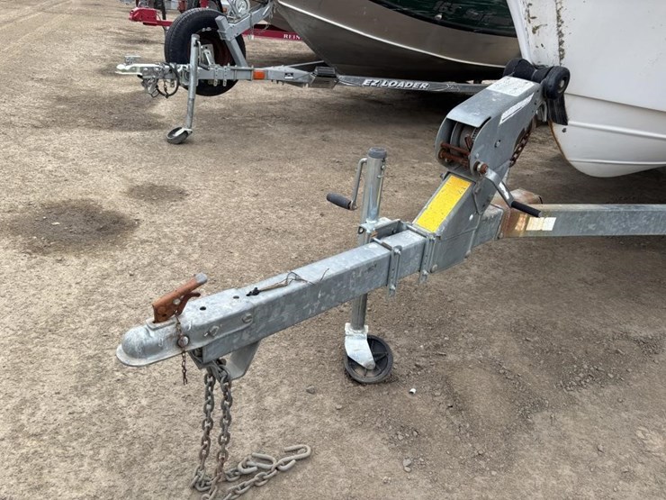 1990-unknown-trailer-image-23