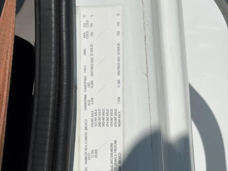 2018-freightliner-m2-106-image-17