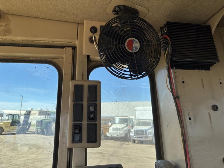 2006-caterpillar-143h-image-53