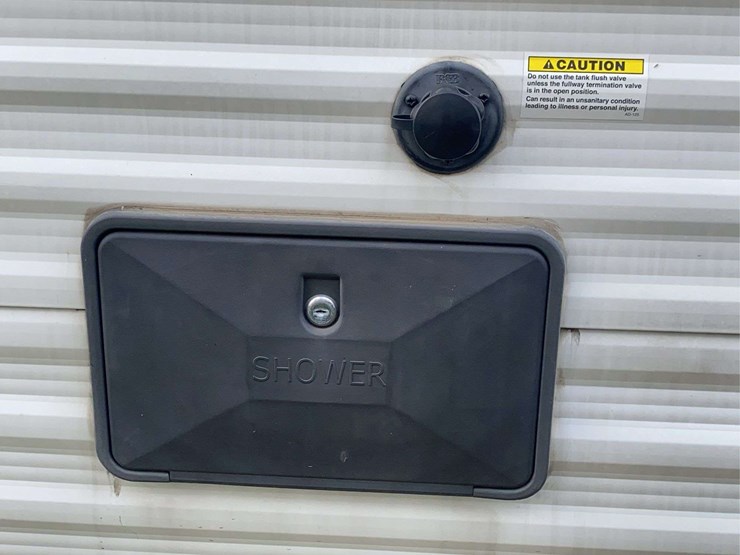 2019-dutchmen-coleman-lantern-edition-250tq-image-10