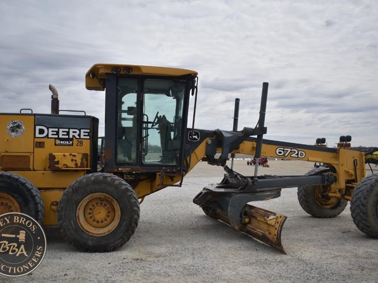 2007-deere-672d-image-18