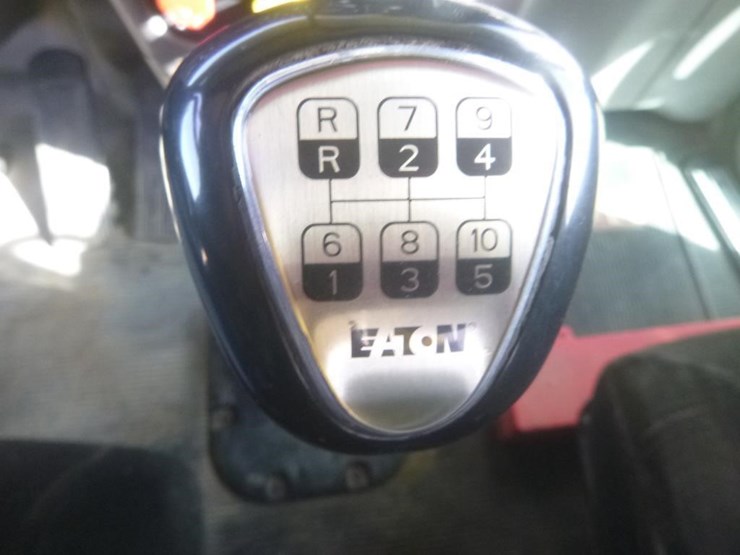 2014-peterbilt-388-image-19