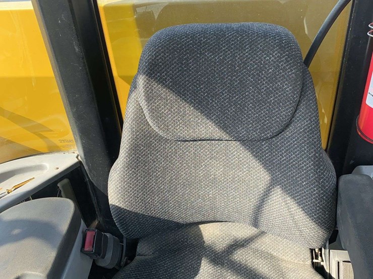 2006-terra-gator-6103-showing-7352-hrs-image-23