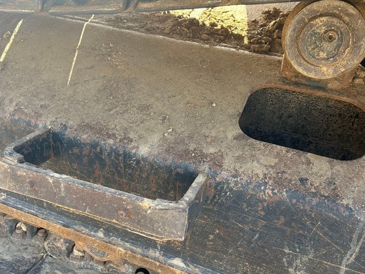 2015-deere-210g-lc-image-36