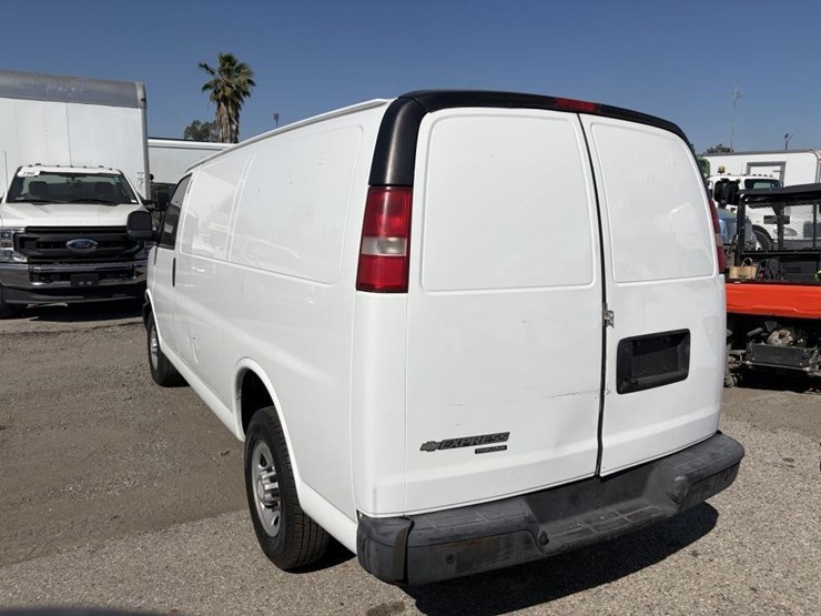 2015-chevrolet-express-2500-image-4