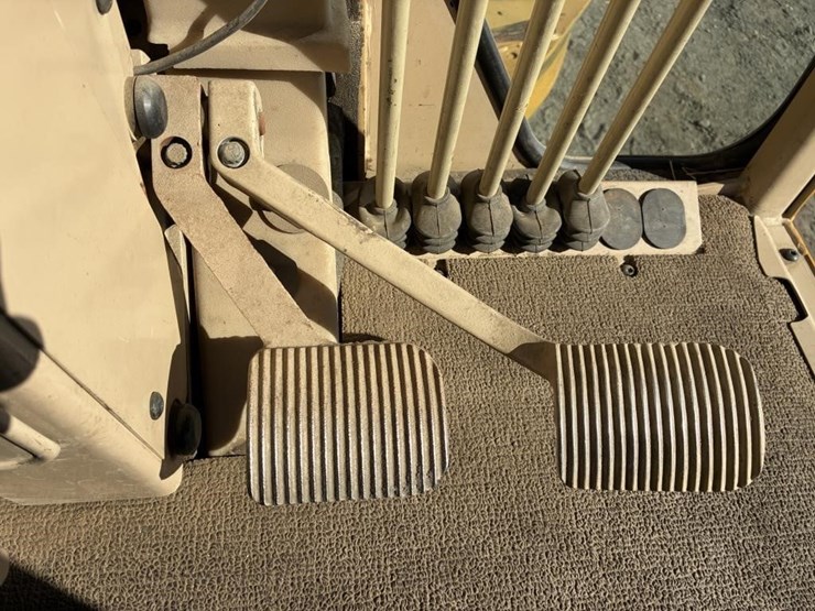 2003-caterpillar-143h-image-17