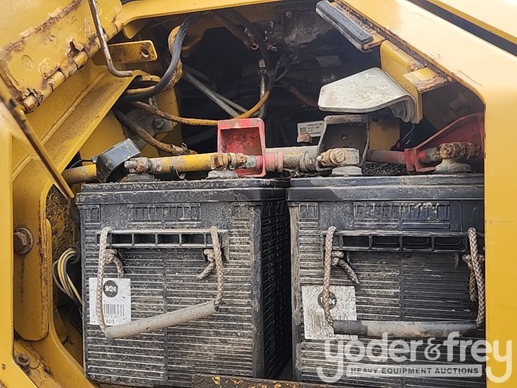 2016-caterpillar-d6n-lgp-image-14