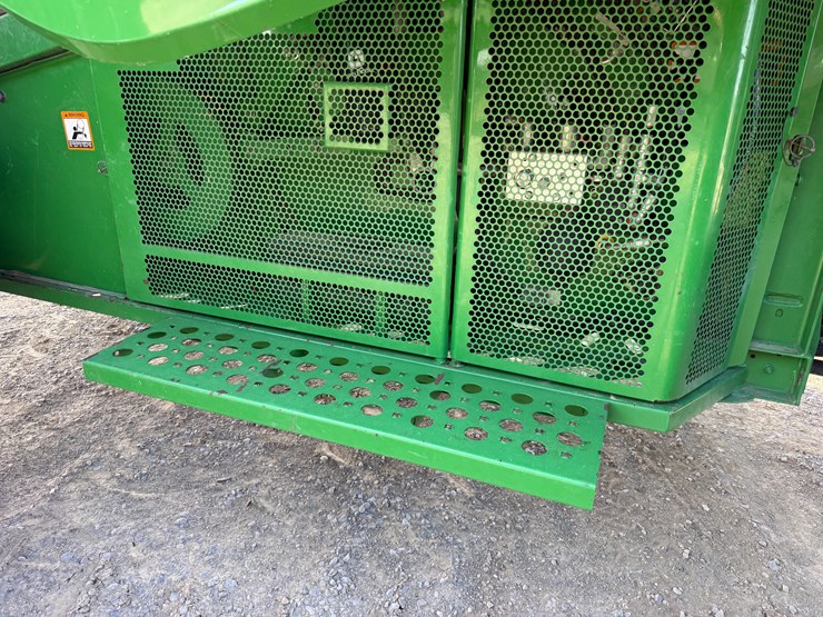 2014-john-deere-s670-image-16