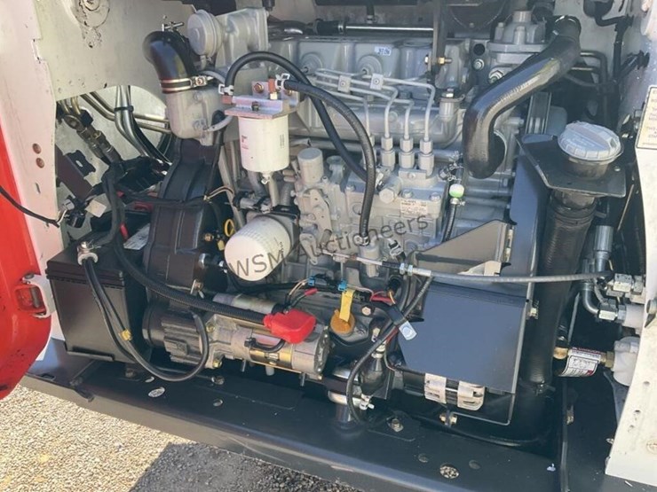 2015-bobcat-s750-image-10