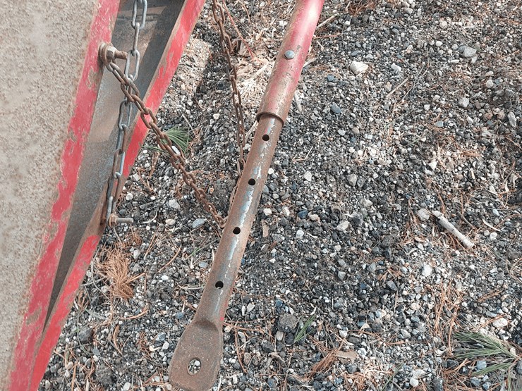 ih-435-square-baler-image-17