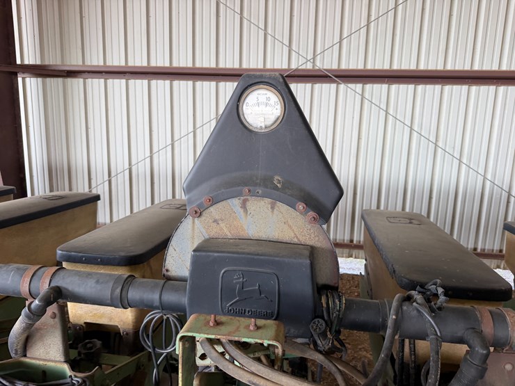 john-deere-7300-image-47