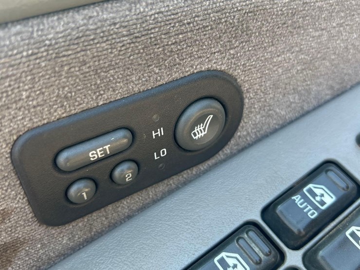 2001-chevrolet-2500hd-image-27