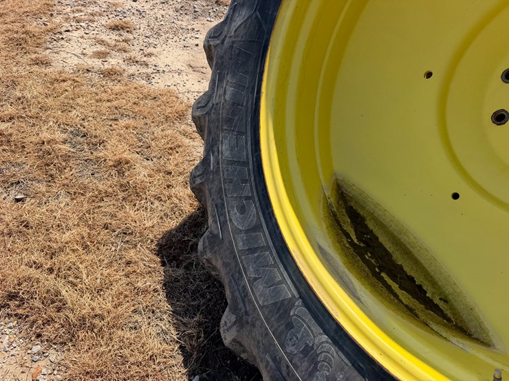 2011-john-deere-8285r-image-79