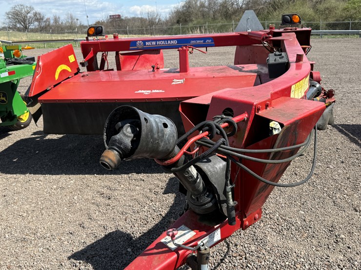 2019-new-holland-210-image-1