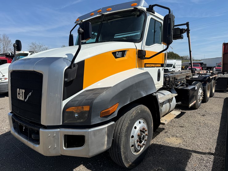 2013-caterpillar-ct660-image-1