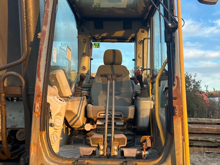 2013-volvo-ec300d-lr-image-10