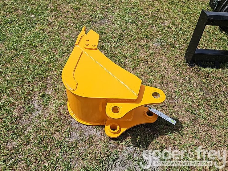 2026-caterpillar-305-image-3