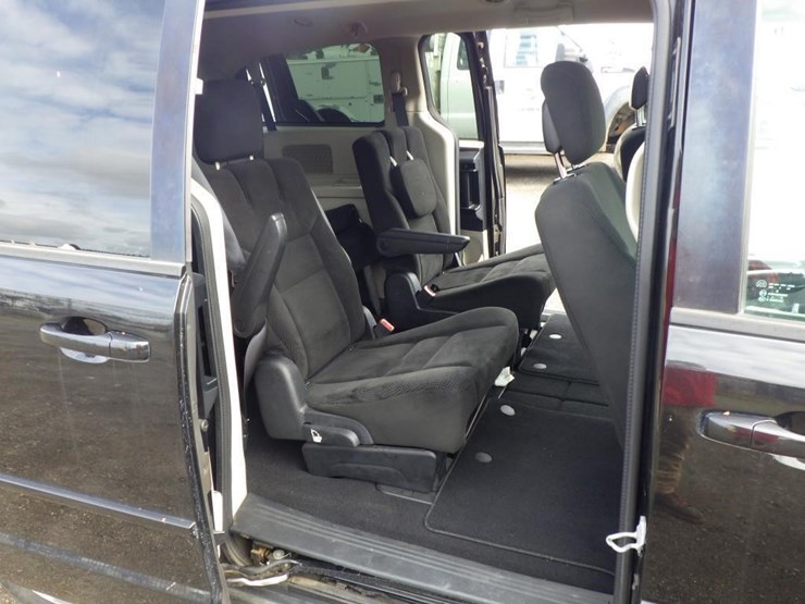 2016-dodge-grand-caravan-image-8