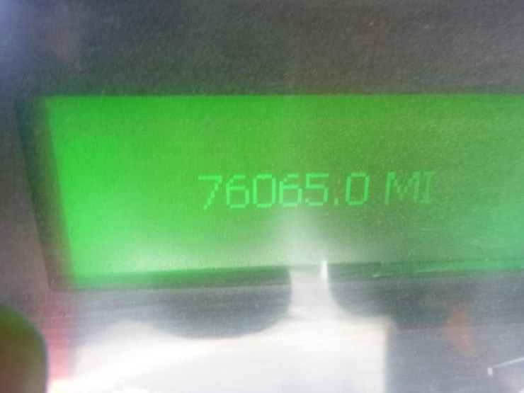 2017-freightliner-m2-106-image-23