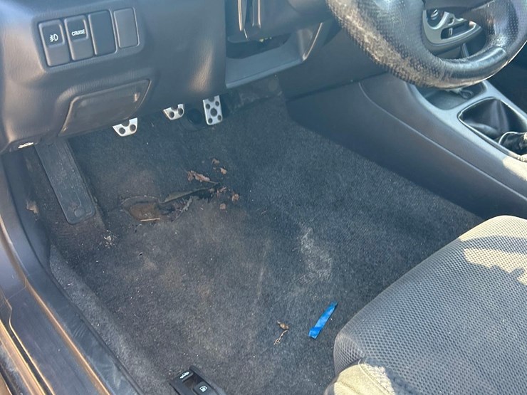 2004-subaru-impreza-awd-sedan-image-15