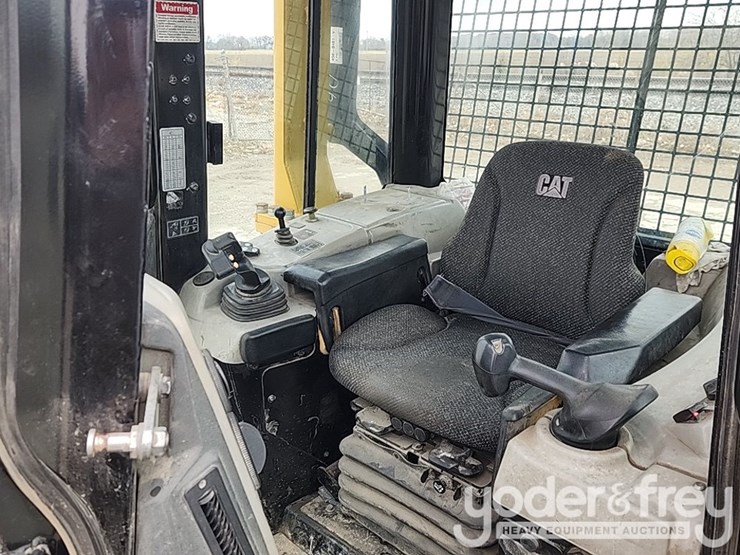 2016-caterpillar-d6n-lgp-image-26