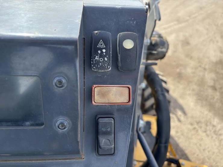 2019-deere-210lep-image-32