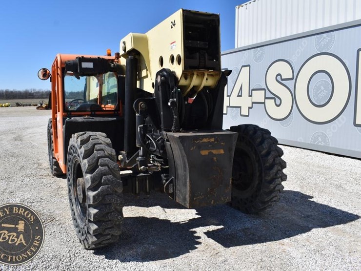 2015-jlg-g10-55a-image-14