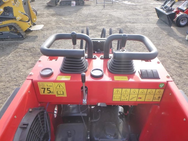 2026-sdlool-323w-skid-steer-loader-image-14