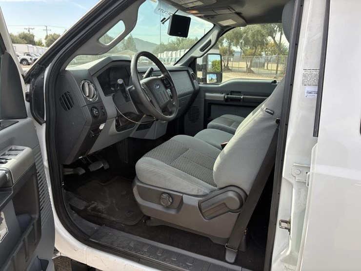 2016-ford-f550-xlt-image-15