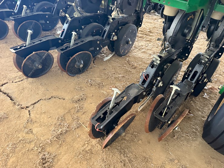 great-plains-yp825a-image-13