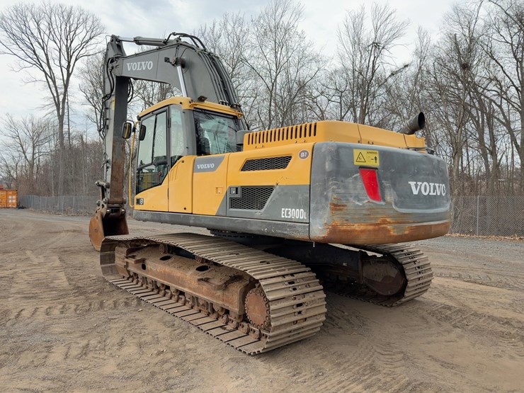 2013-volvo-ec300dl-image-2