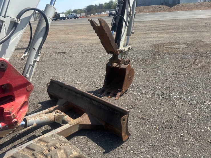 2007-takeuchi-tb135-image-8