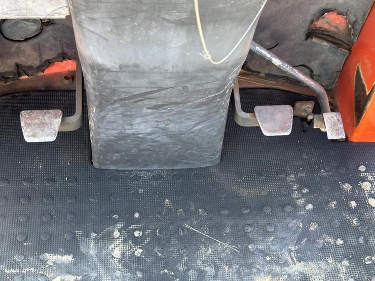 1999-kubota-r520-image-32