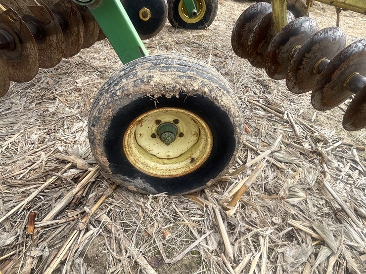 john-deere-210-image-22