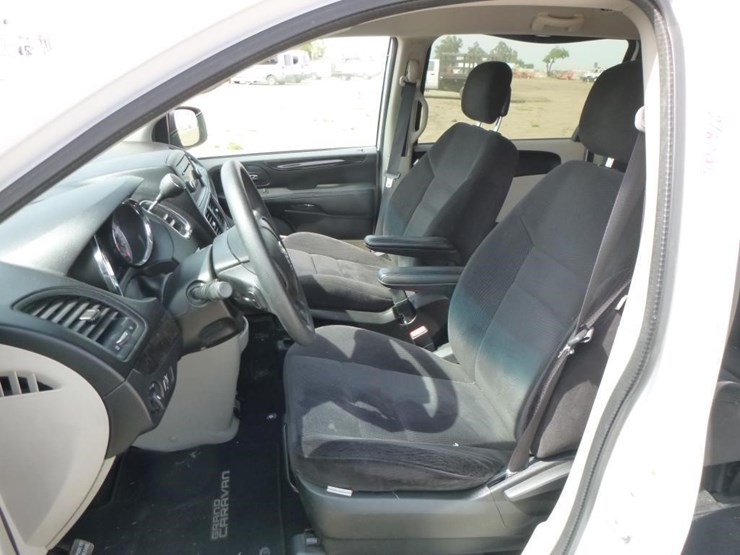 2014-dodge-grand-caravan-image-13