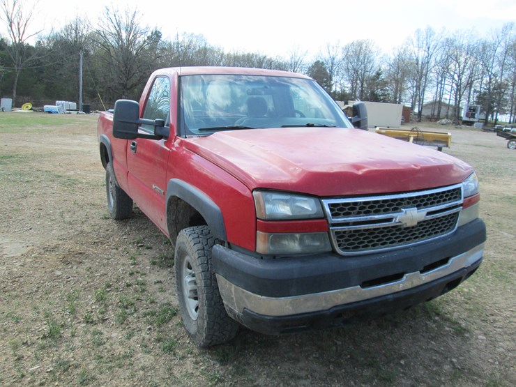2006-chevrolet-2500hd-image-2
