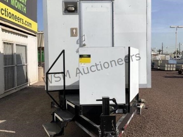 2005-advantage-tt16-10aa-restroom-trailer-image-3