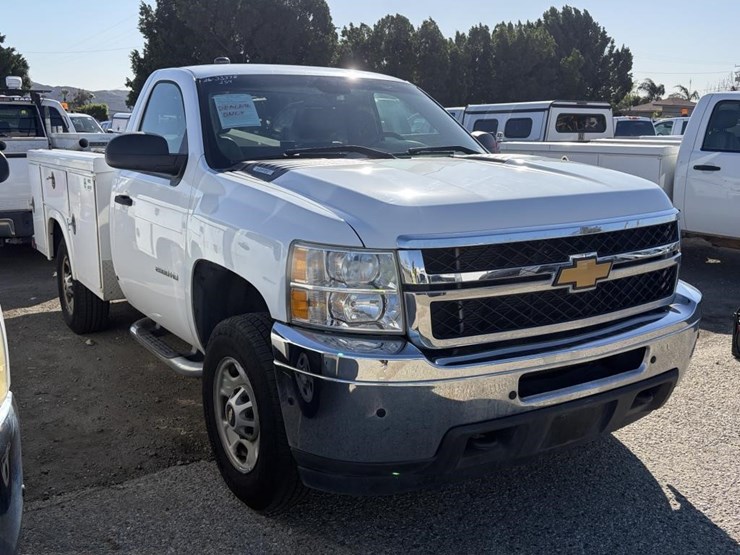 2012-chevrolet-2500-image-2