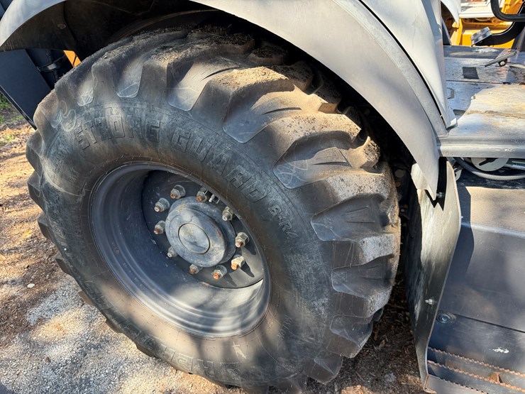 2017-case-580sn-image-10