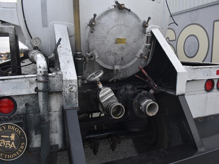 2008-troxell-tanker-image-44