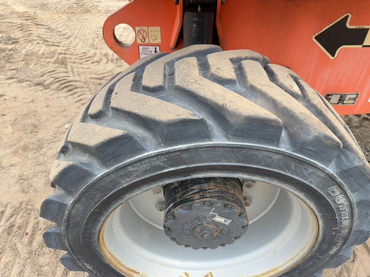 2008-jlg-800s-image-11